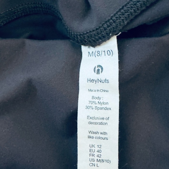 HeyNuts Essential Yoga Capris Leggings in Black - Picture 11 of 12